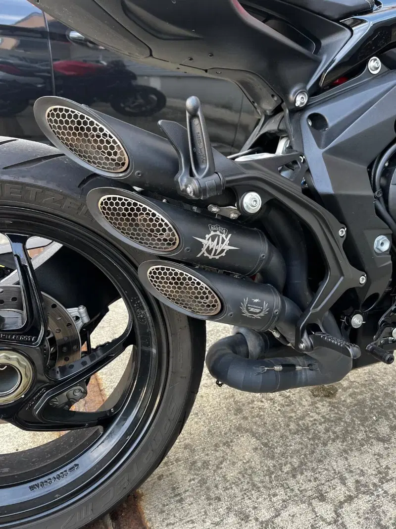 MV Agusta Brutale 800 (2020) (2)