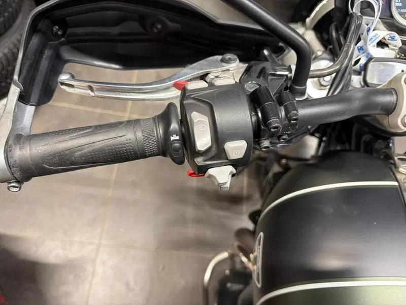 Triumph Scrambler 1200 XC Gold Line Edition (2021 - 23) (5)