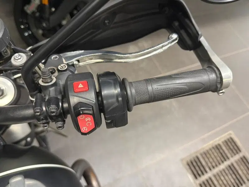 Triumph Scrambler 1200 XC Gold Line Edition (2021 - 23) (9)