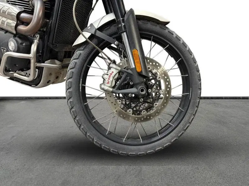 Triumph Scrambler 1200 XC Gold Line Edition (2021 - 23) (4)