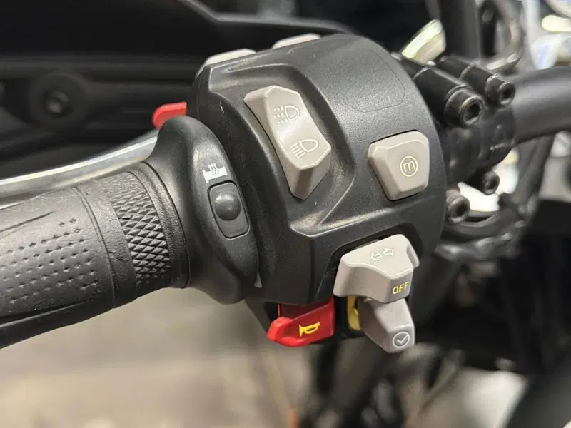 Triumph Scrambler 1200 XC Gold Line Edition (2021 - 23) (6)