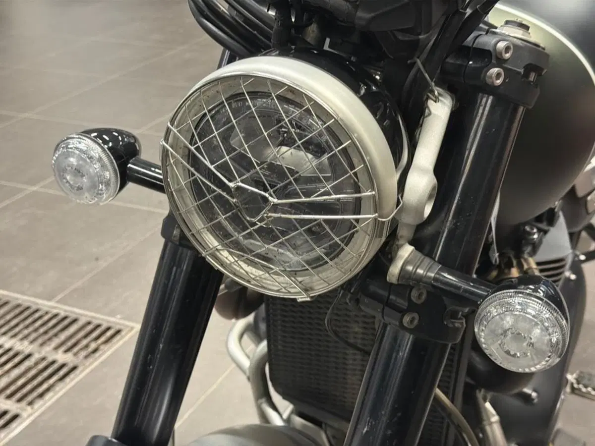 Triumph Scrambler 1200 XC Gold Line Edition (2021 - 23) (13)