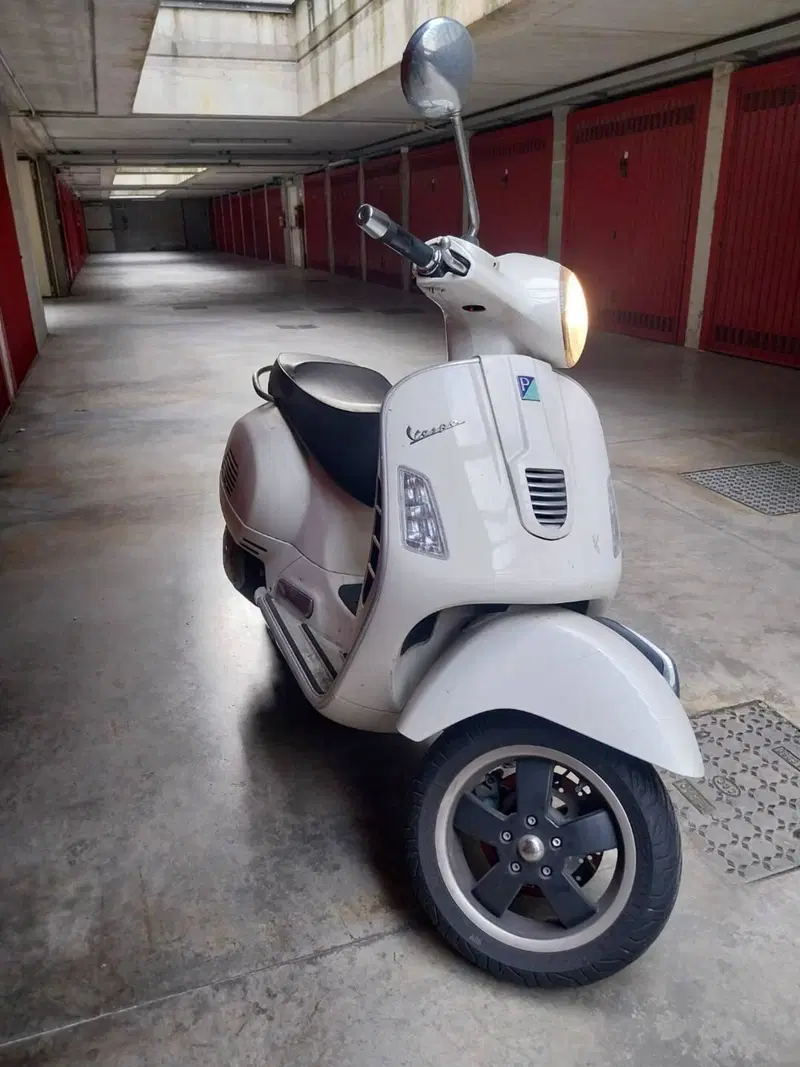 Vespa GTS 300 Super (2008 - 16)