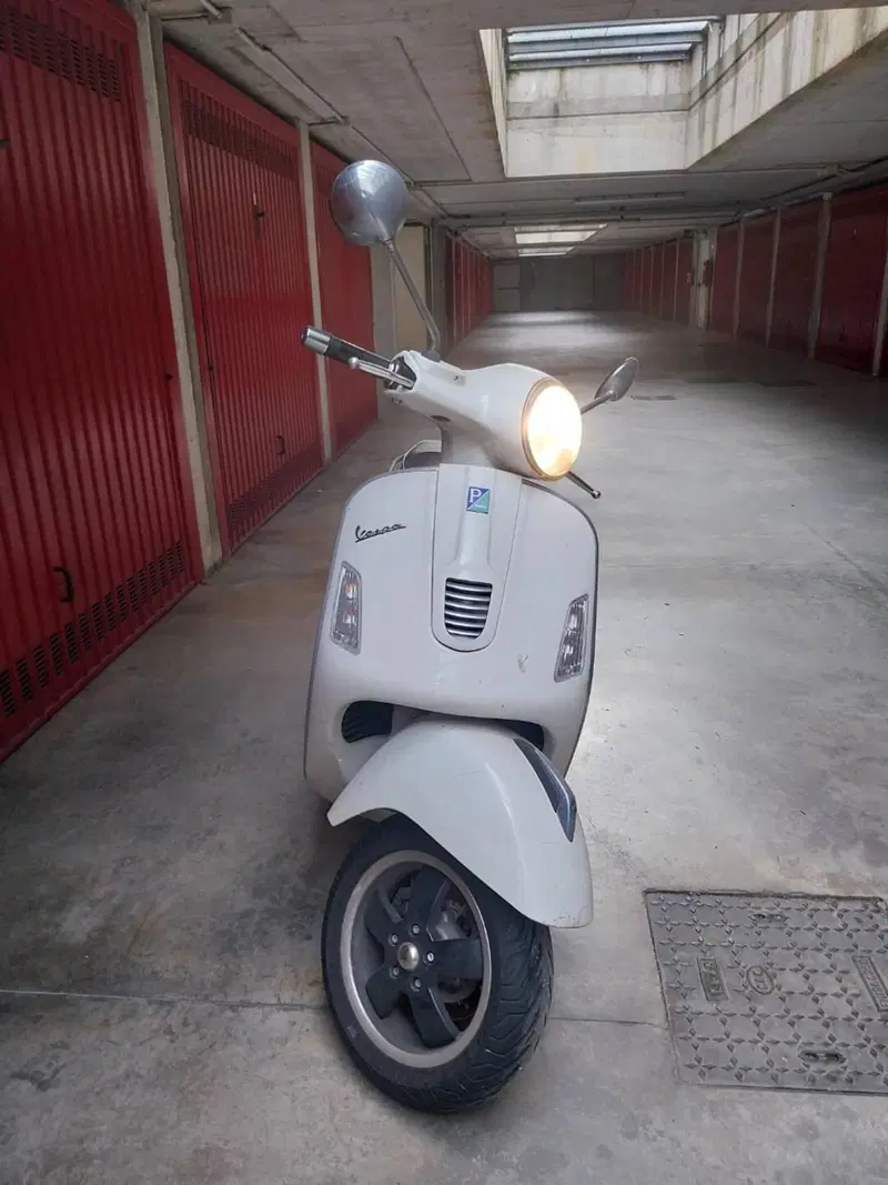 Vespa GTS 300 Super (2008 - 16) (3)