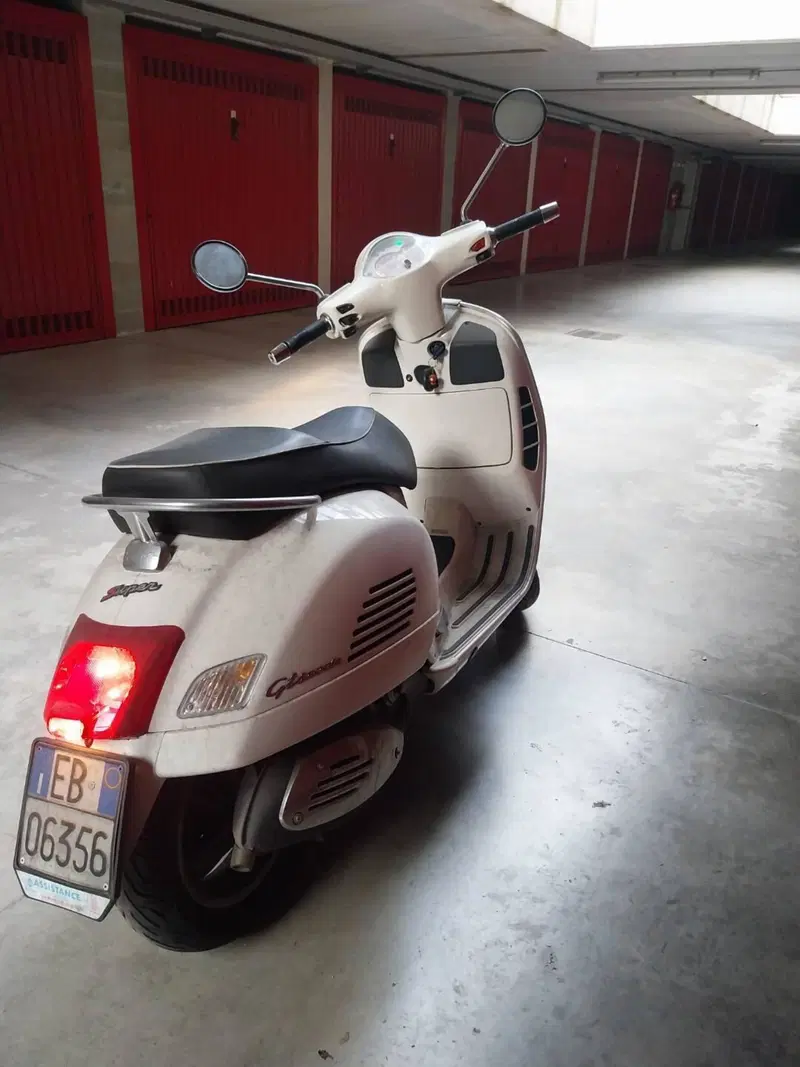 Vespa GTS 300 Super (2008 - 16) (4)