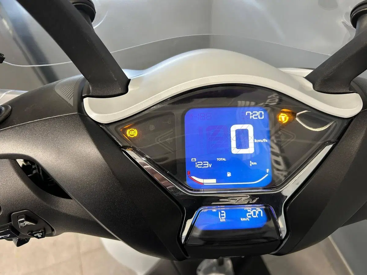 Honda SH 125i Sport (2024 - 25) (3)