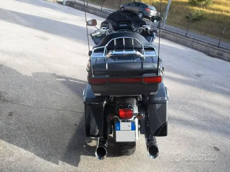 Harley-Davidson 1800 Road Glide Ultra (2011 - 12) - FLTRUSE (5)