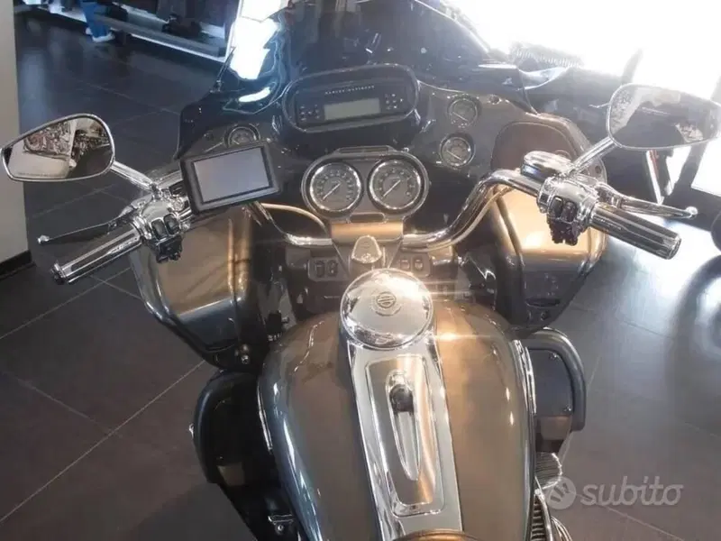 Harley-Davidson 1800 Road Glide Ultra (2011 - 12) - FLTRUSE (6)