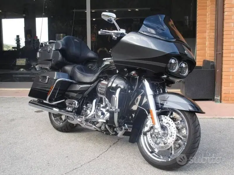 Harley-Davidson 1800 Road Glide Ultra (2011 - 12) - FLTRUSE