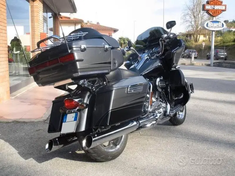 Harley-Davidson 1800 Road Glide Ultra (2011 - 12) - FLTRUSE (2)