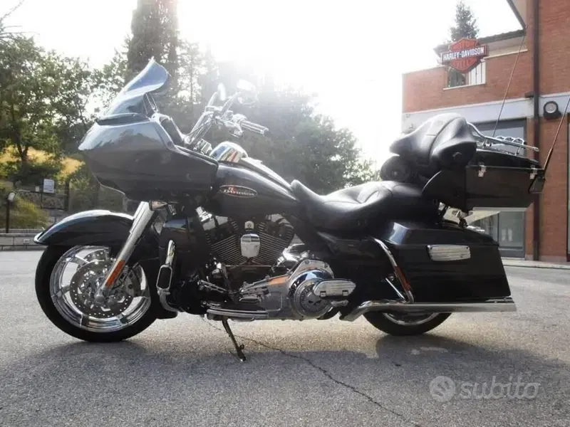 Harley-Davidson 1800 Road Glide Ultra (2011 - 12) - FLTRUSE (3)