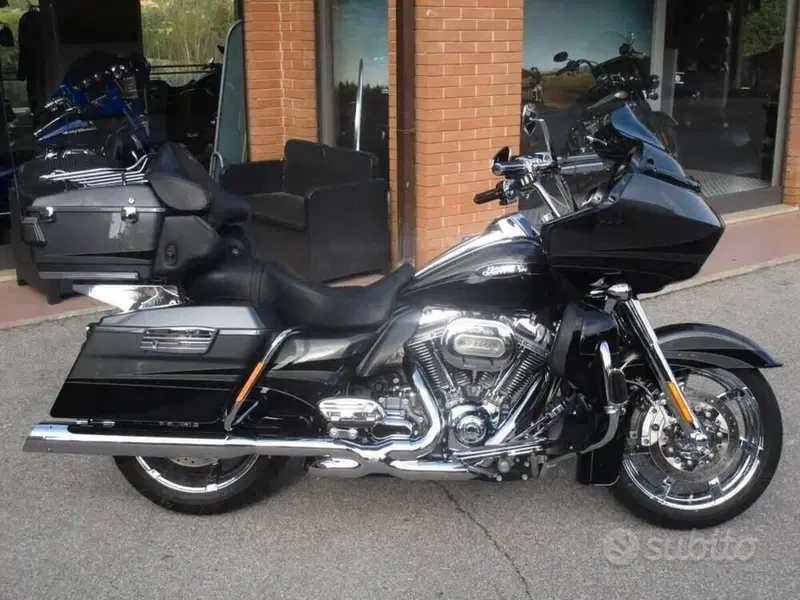 Harley-Davidson 1800 Road Glide Ultra (2011 - 12) - FLTRUSE (4)