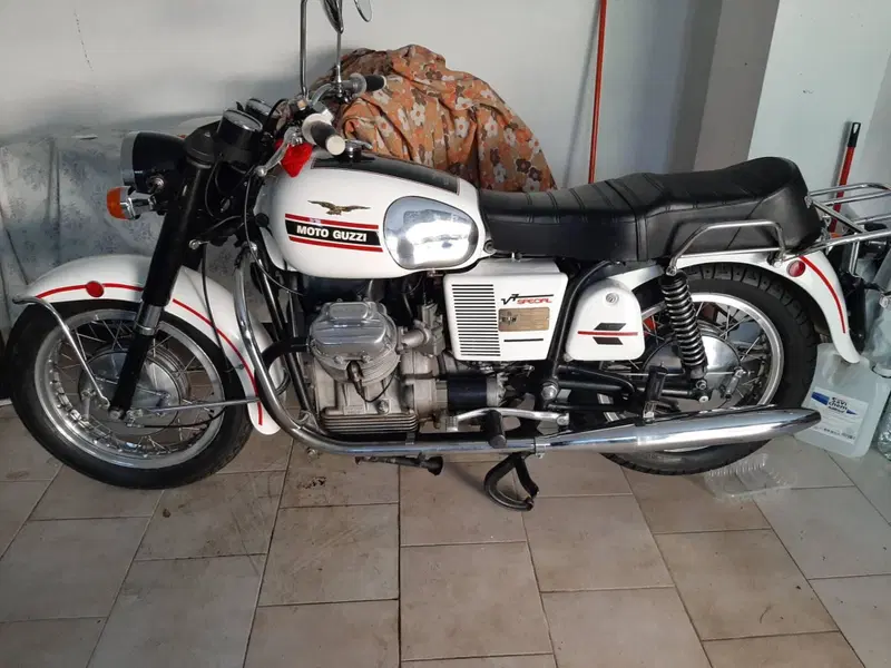 Moto Guzzi V7 special