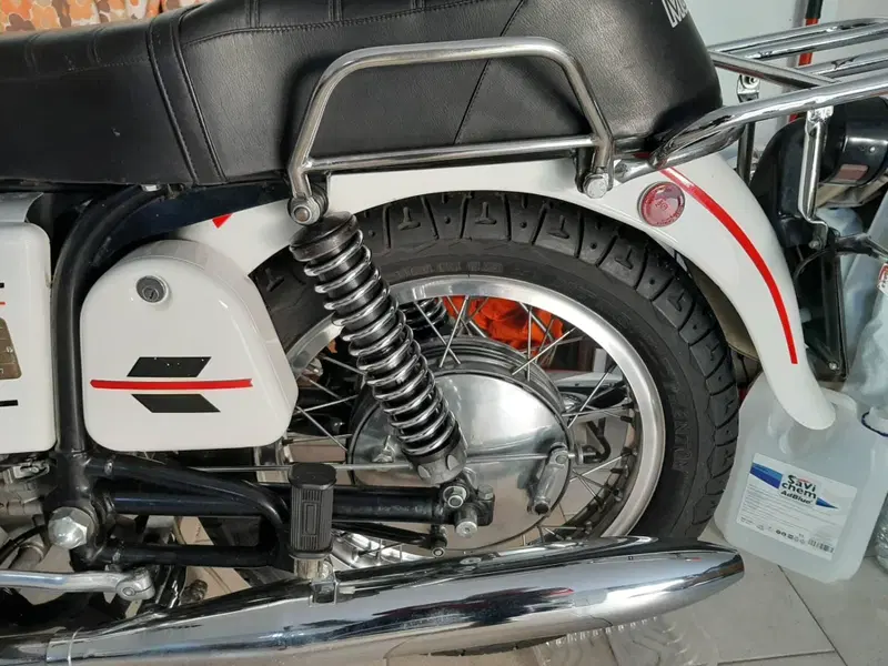 Moto Guzzi V7 special (4)