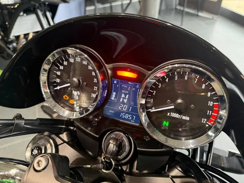 Kawasaki Z 900 RS (2022 - 25) (6)