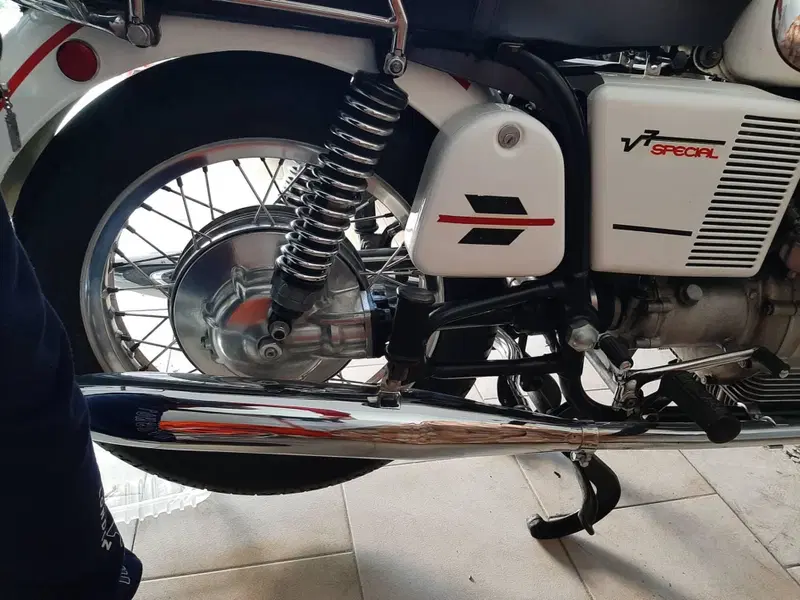 Moto Guzzi V7 special (7)