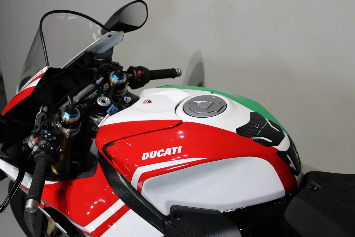 Ducati Panigale V4 Tricolore (2025 - 26) (5)