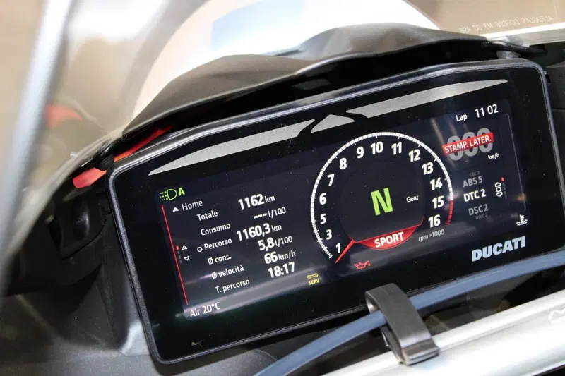 Ducati Panigale V4 Tricolore (2025 - 26) (6)