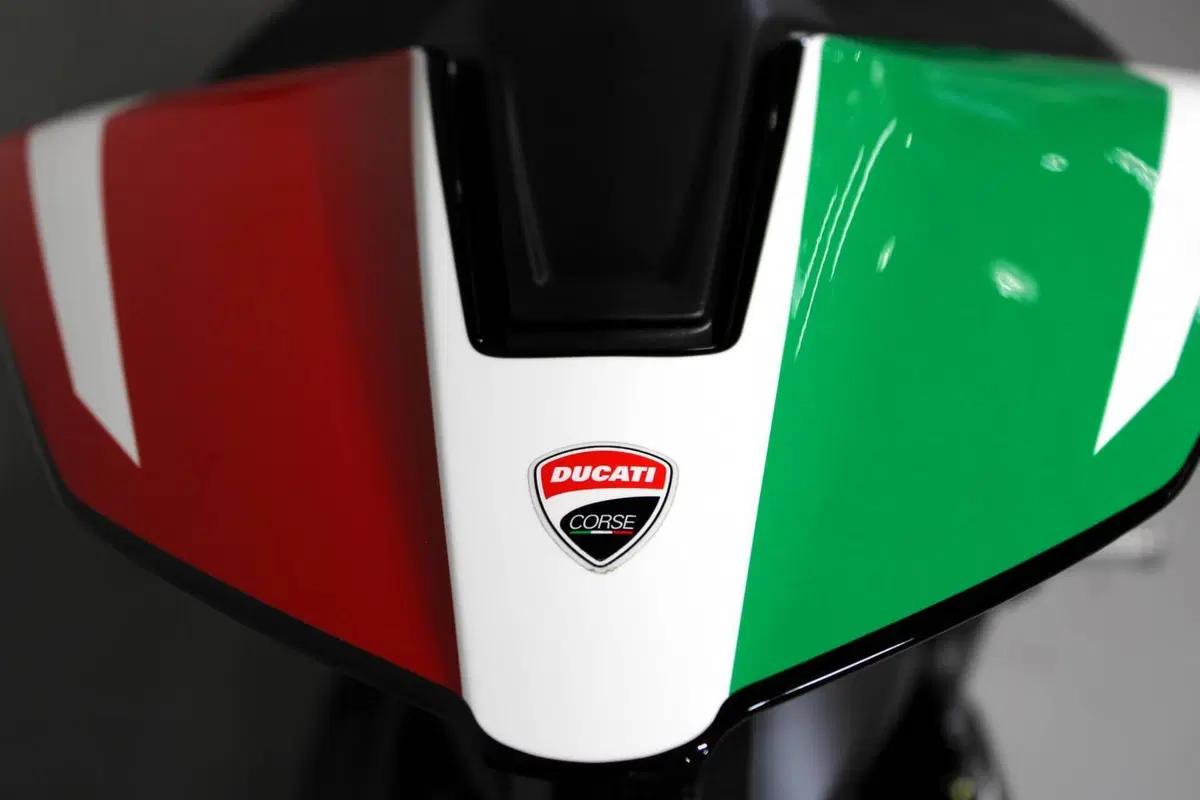 Ducati Panigale V4 Tricolore (2025 - 26) (11)