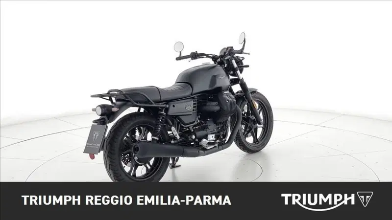 Moto Guzzi V7 III Stone Night Pack (2019 - 20) (3)