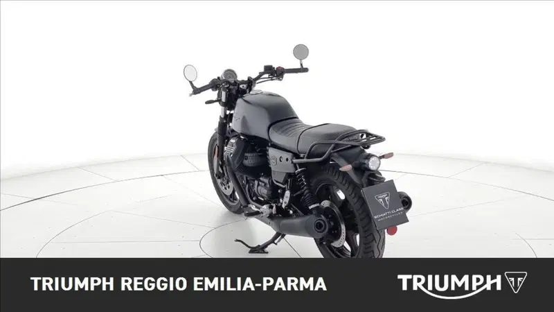 Moto Guzzi V7 III Stone Night Pack (2019 - 20) (8)