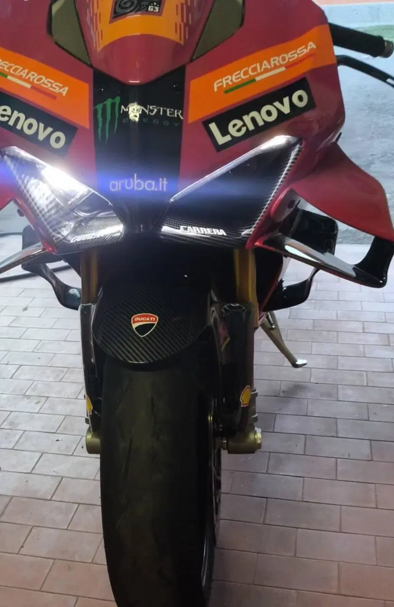 Ducati Panigale V4 Bagnaia 2022 World Champion Replica (2023) (3)