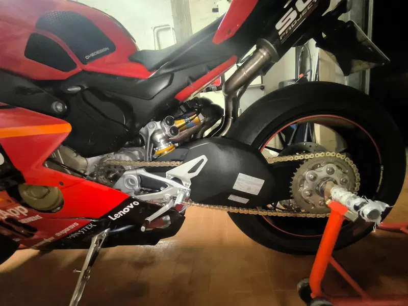 Ducati Panigale V4 Bagnaia 2022 World Champion Replica (2023) (5)