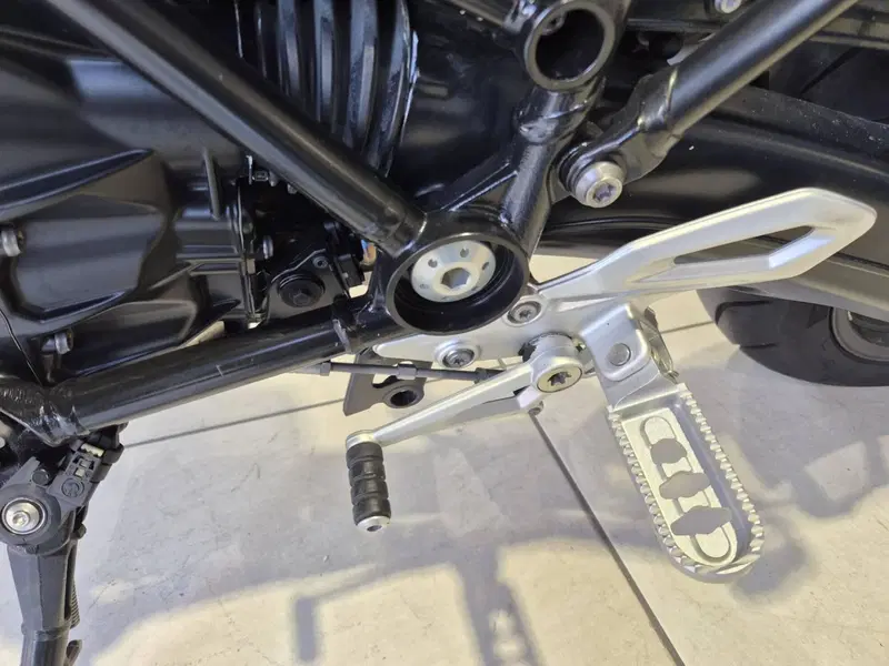 Bmw R 1200 R Black Edition (2017 - 18) (14)