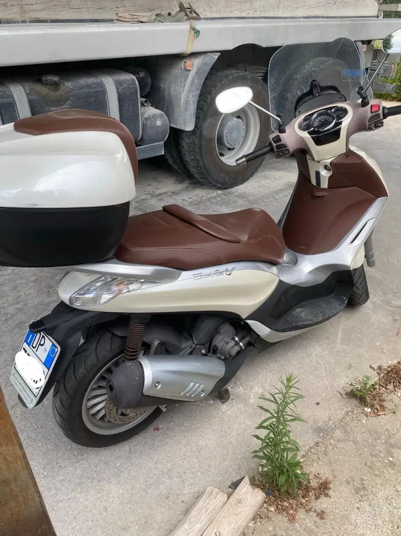 Piaggio Beverly 300 i.e. (2010 - 16) (2)