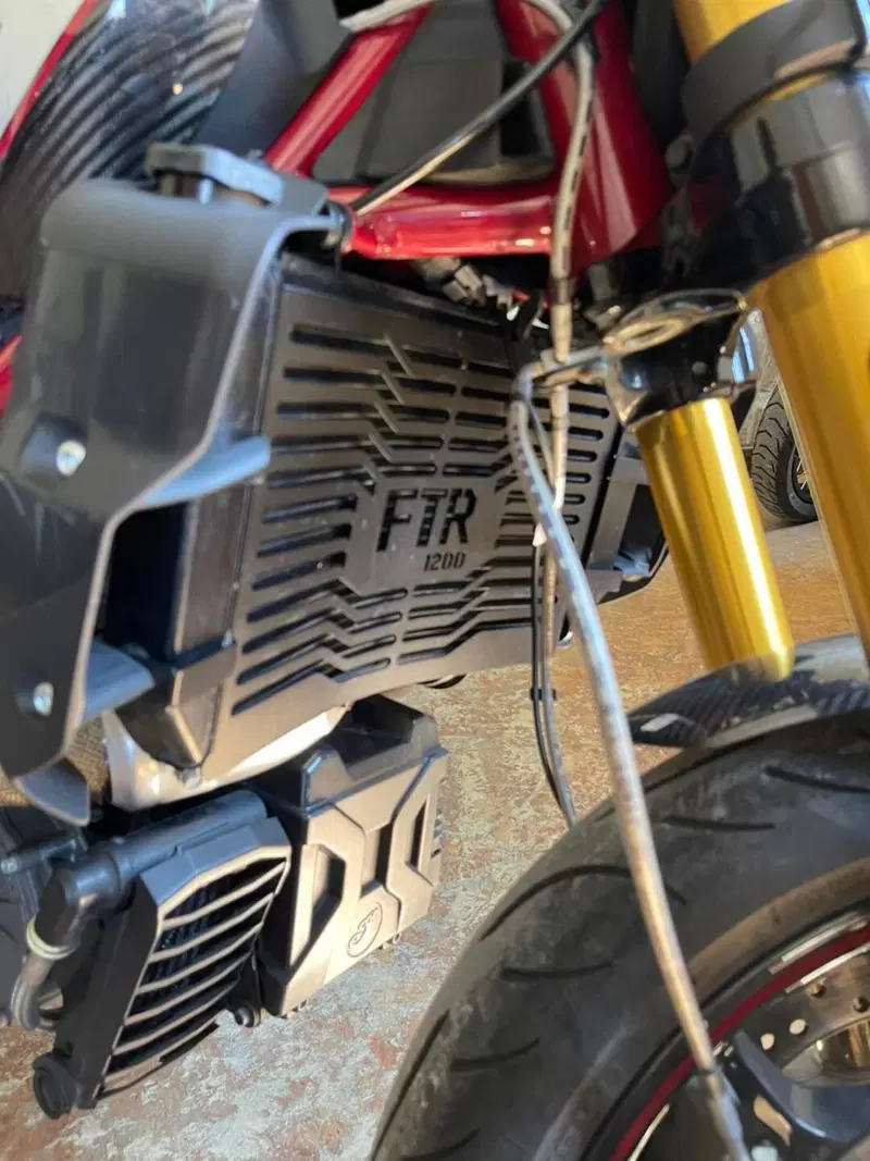 Indian FTR 1200 R Carbon (2021 - 25) (10)