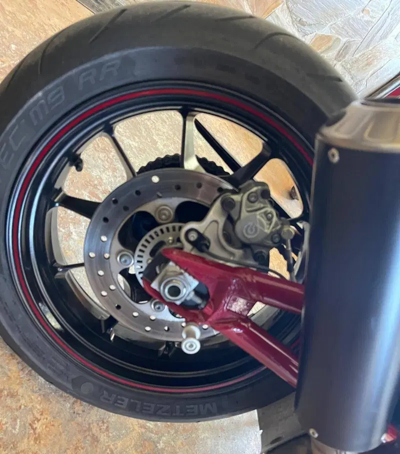 Indian FTR 1200 R Carbon (2021 - 25) (13)