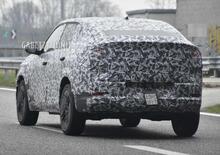 Stellantis, Fiat Fastback in arrivo: il prototipo sulle strade torinesi svela le forme definitive [Foto Spia]