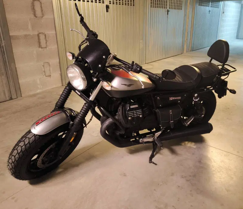 Moto Guzzi V9 Bobber (2018 - 20)