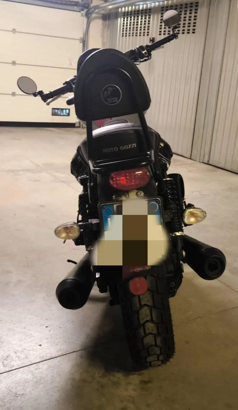 Moto Guzzi V9 Bobber (2018 - 20) (3)