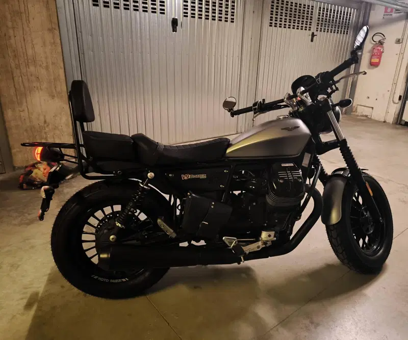 Moto Guzzi V9 Bobber (2018 - 20) (4)