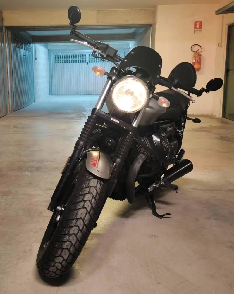 Moto Guzzi V9 Bobber (2018 - 20) (5)