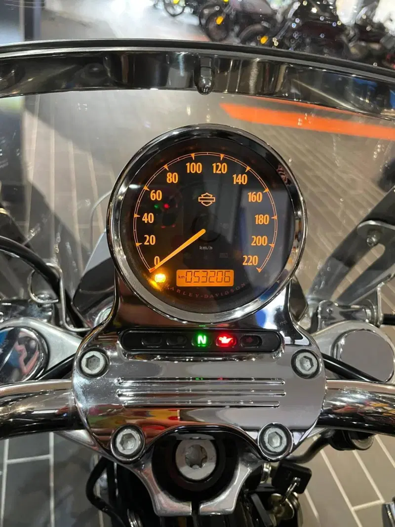 Harley-Davidson 1200 SuperLow (2014 - 16) - XL 1200T (14)