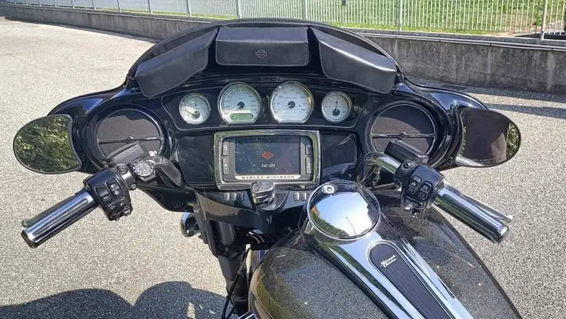 Harley-Davidson 1690 Street Glide Special (2014 - 16) - FLHX (8)