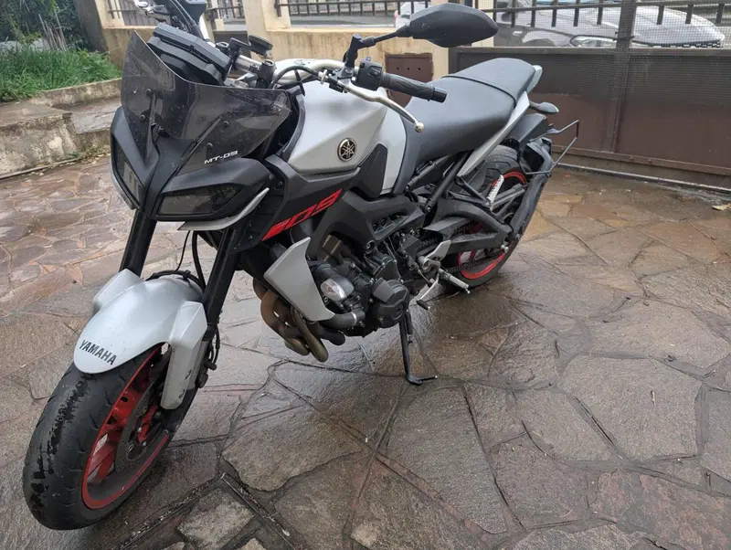 Yamaha MT-09 (2017 - 20) (2)