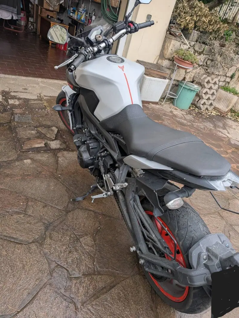 Yamaha MT-09 (2017 - 20) (4)