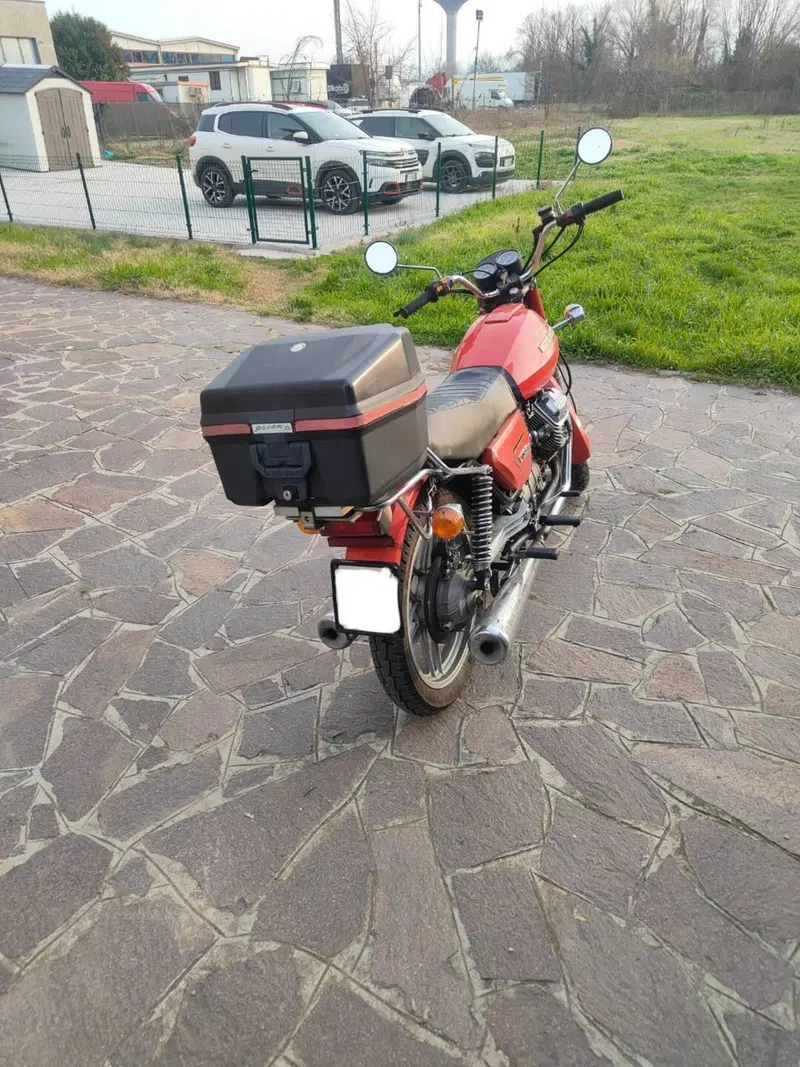 Moto Guzzi V35 II (4)