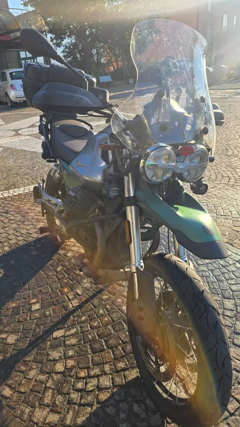 Moto Guzzi V85 TT Centenario (2021 - 22) (7)