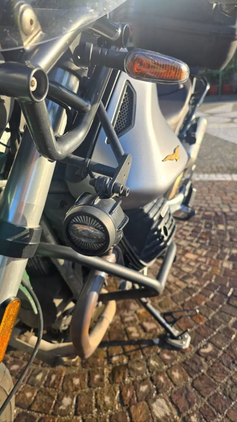 Moto Guzzi V85 TT Centenario (2021 - 22) (9)