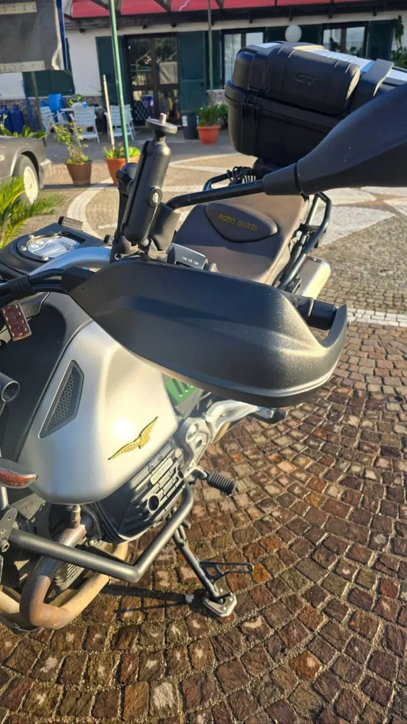 Moto Guzzi V85 TT Centenario (2021 - 22) (10)