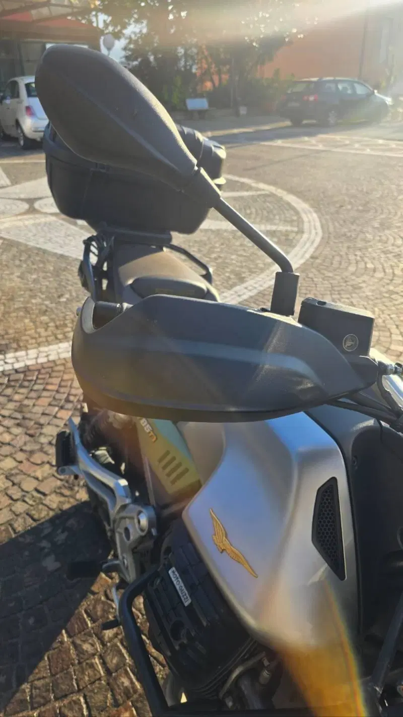 Moto Guzzi V85 TT Centenario (2021 - 22) (11)