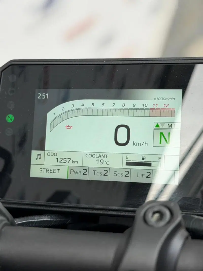 Yamaha MT-09 Y-AMT (2024 - 26) (6)