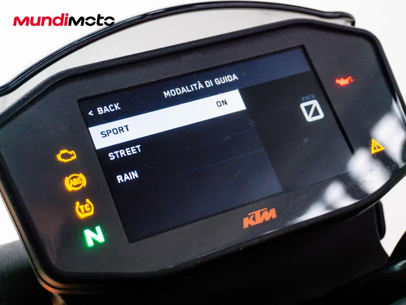 KTM 890 Duke L (2021) (15)