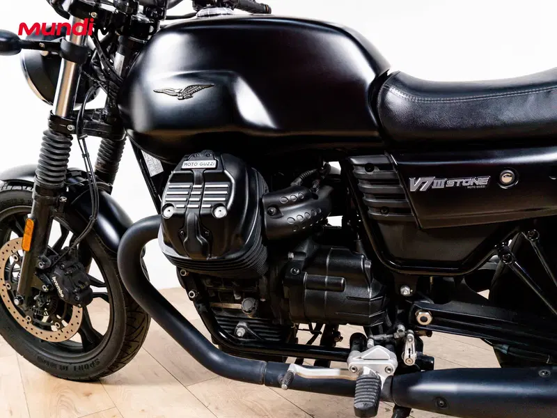 Moto Guzzi V7 III Stone (2017 - 20) (10)
