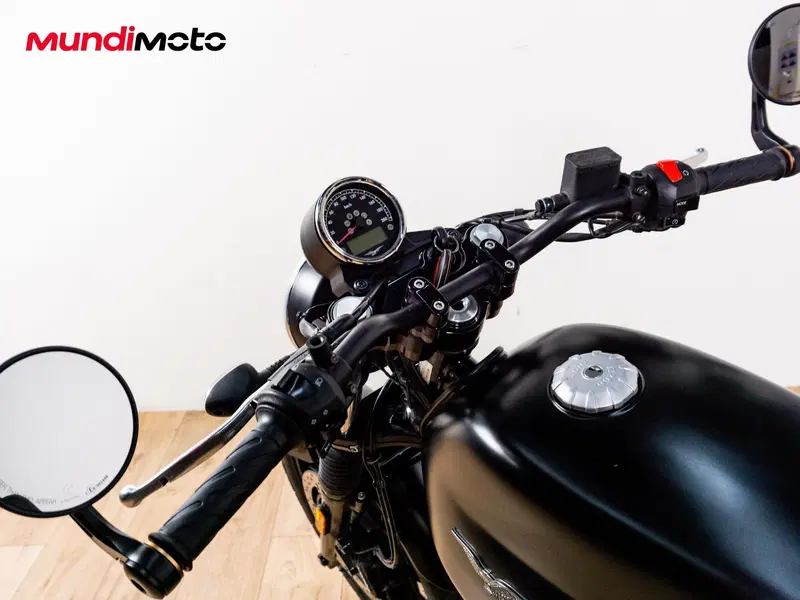 Moto Guzzi V7 III Stone (2017 - 20) (11)