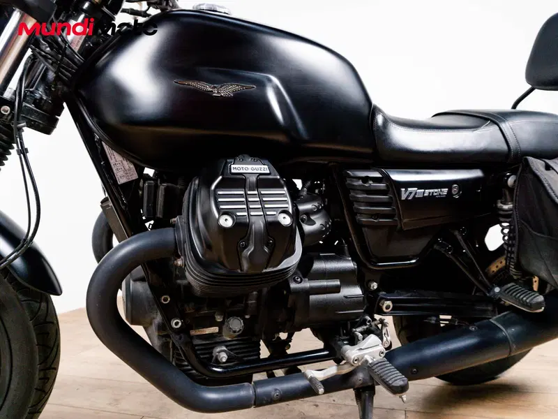 Moto Guzzi V7 III Stone (2017 - 20) (9)